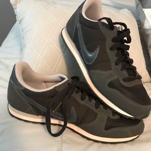 Women’s Nike Black Sneaker
